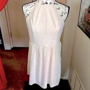 City Triangles Dress Size Small. Zip Closure & Pearl Accent. Great Condition.